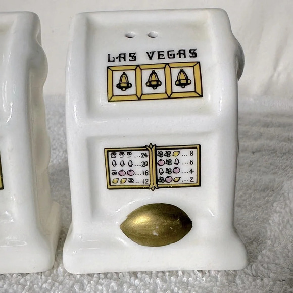Vintage Las Vegas Ceramic Salt & Pepper  Shakers Rare - Picture 2 of 9